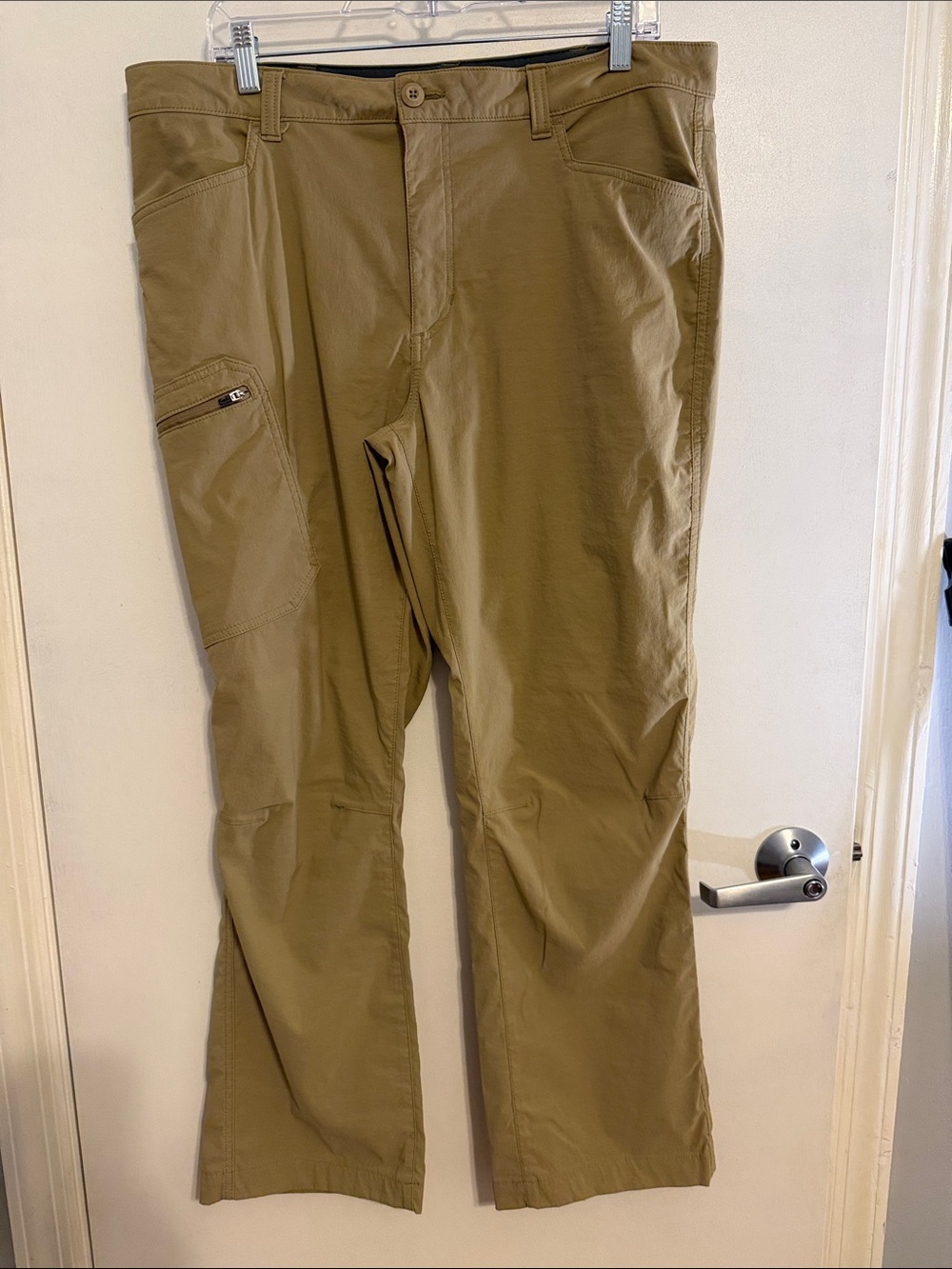 Eddie Bauer Cargo Pants in Khaki Tan 36x30